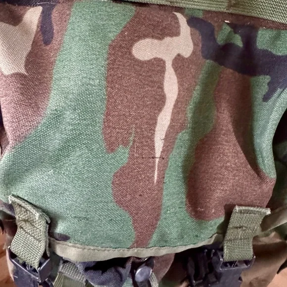 Vintage Camouflage Backpack Military Style Camo Rucksack Adjustable Straps GUC - Picture 6 of 11